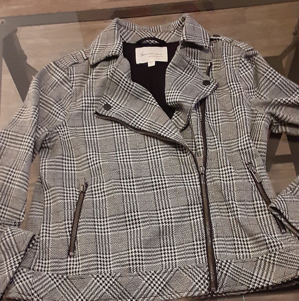 EUC Two by Vince Camuto B&W Plaid Moto Jacket